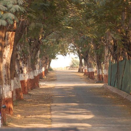 Laxmi Film City Resort Вадодара Екстериор снимка