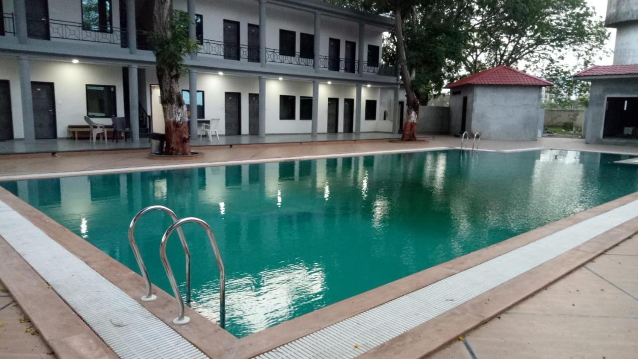 Laxmi Film City Resort Вадодара Екстериор снимка
