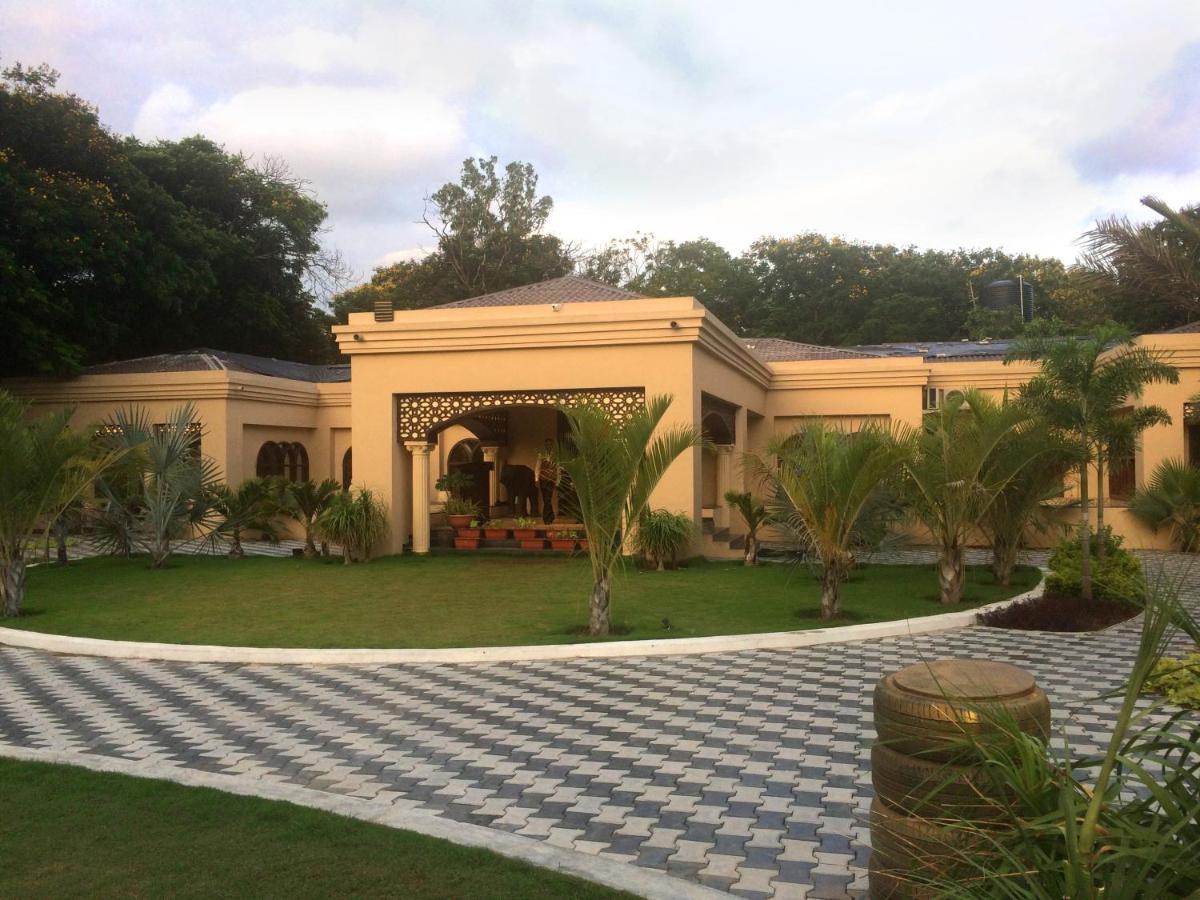 Laxmi Film City Resort Вадодара Екстериор снимка