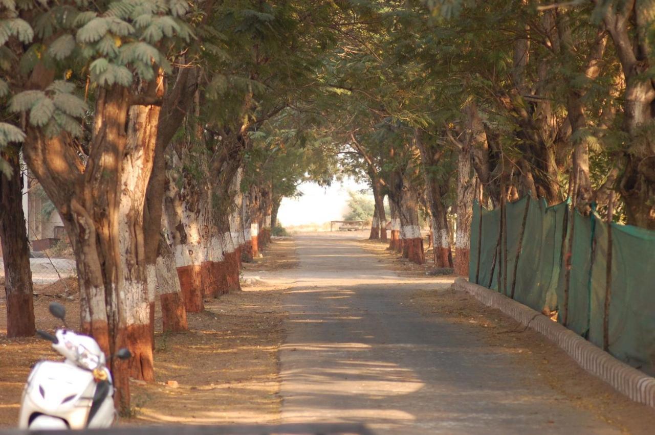 Laxmi Film City Resort Вадодара Екстериор снимка