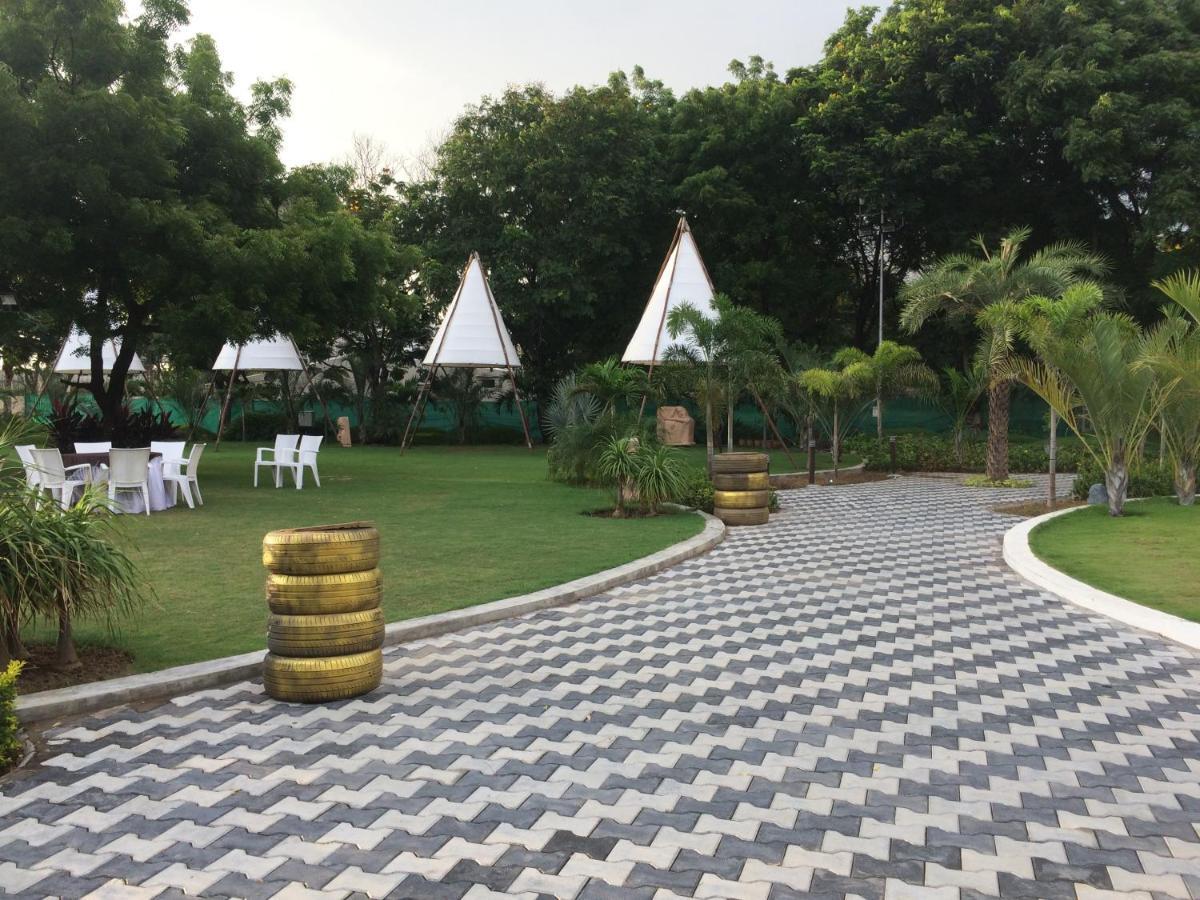 Laxmi Film City Resort Вадодара Екстериор снимка