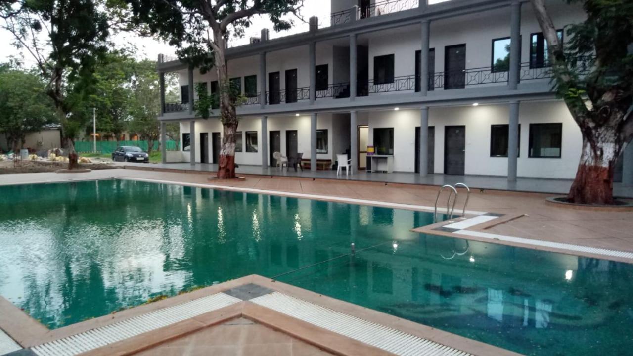 Laxmi Film City Resort Вадодара Екстериор снимка